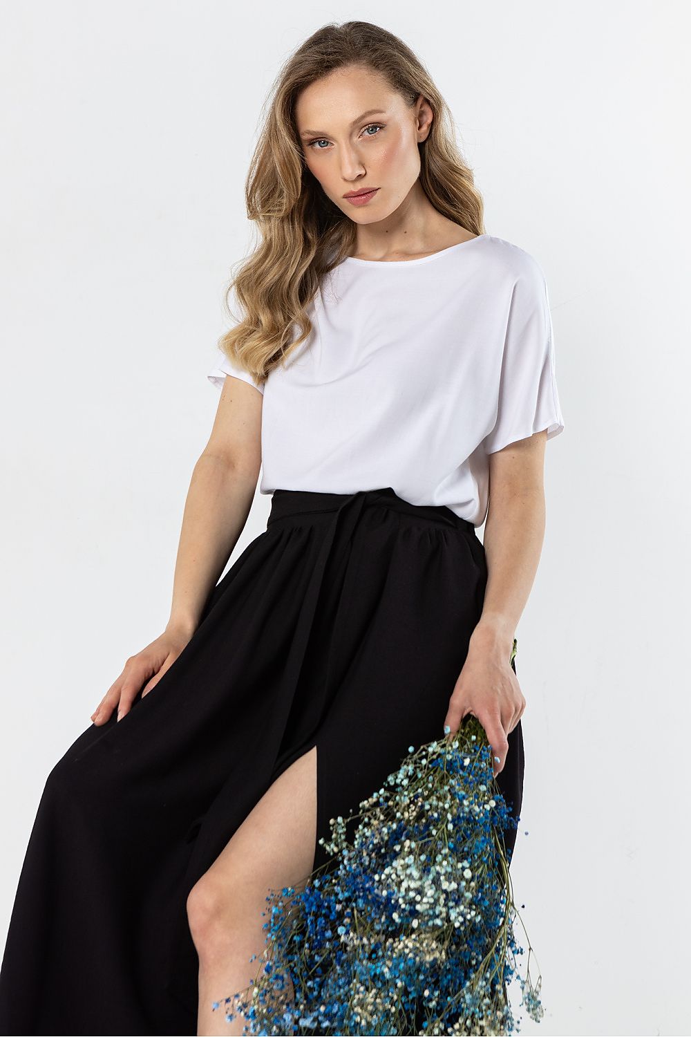 Falda maxi fluida de cintura alta para mujer con lazo en la cintura y abertura frontal