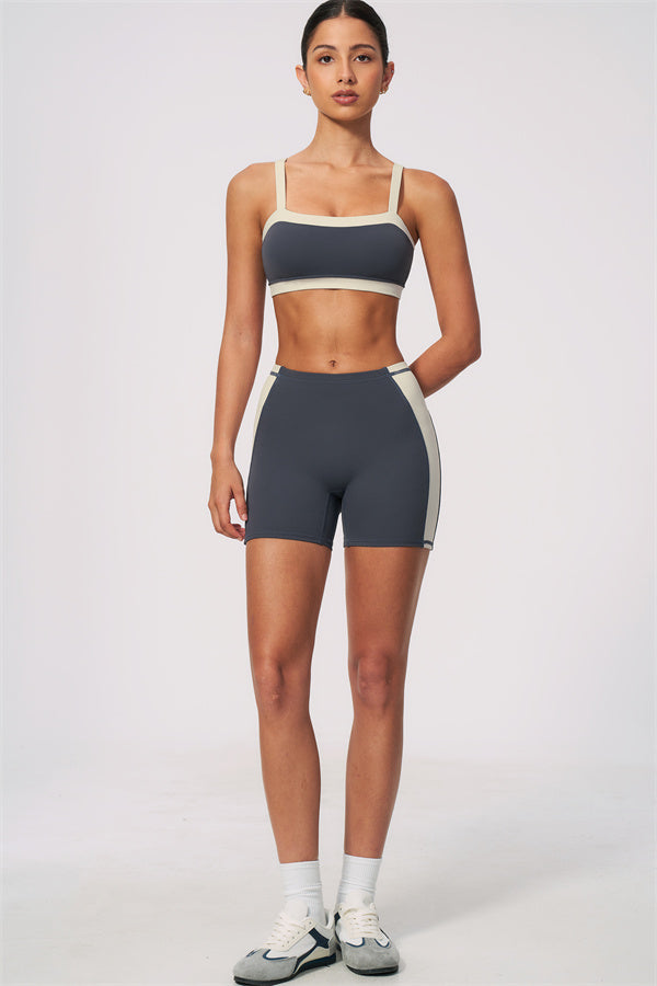 Conjunto de 2 piezas de sujetador deportivo y shorts color arenisca