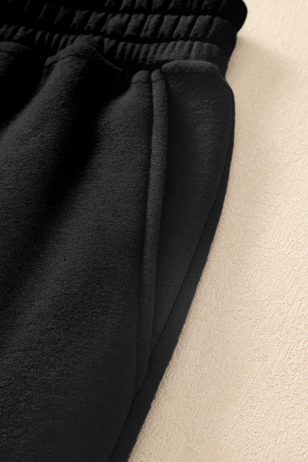 Pantalones deportivos con bolsillos y cintura elástica