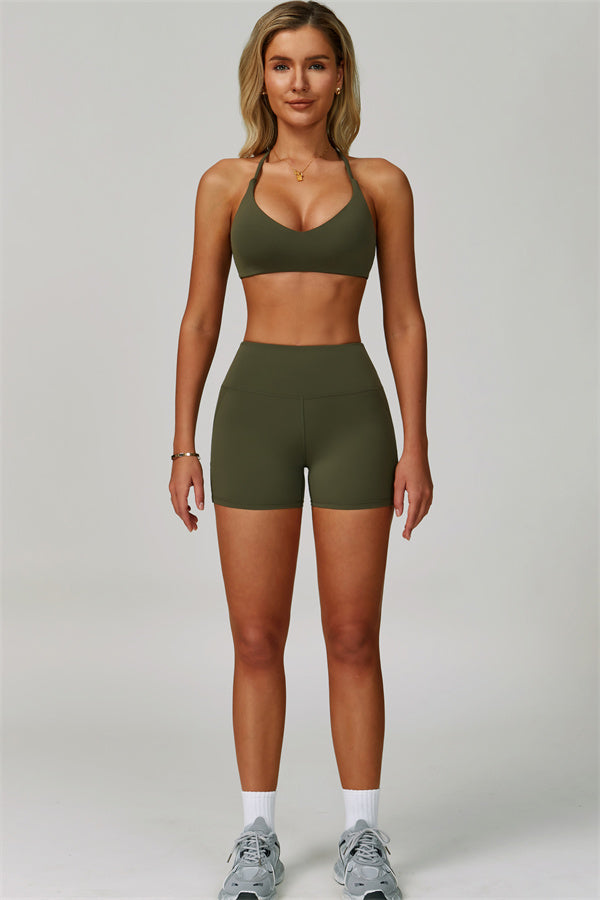 Gedurfde 2-delige sportset: bh met racerback en shorts