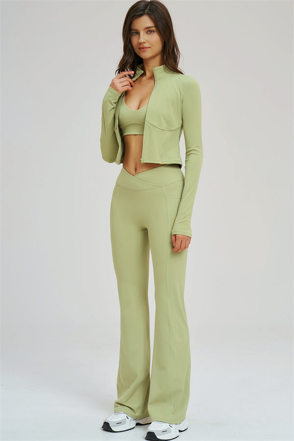 Ensemble 3 pièces Sizzle : veste zippée, brassière de sport et leggings évasés