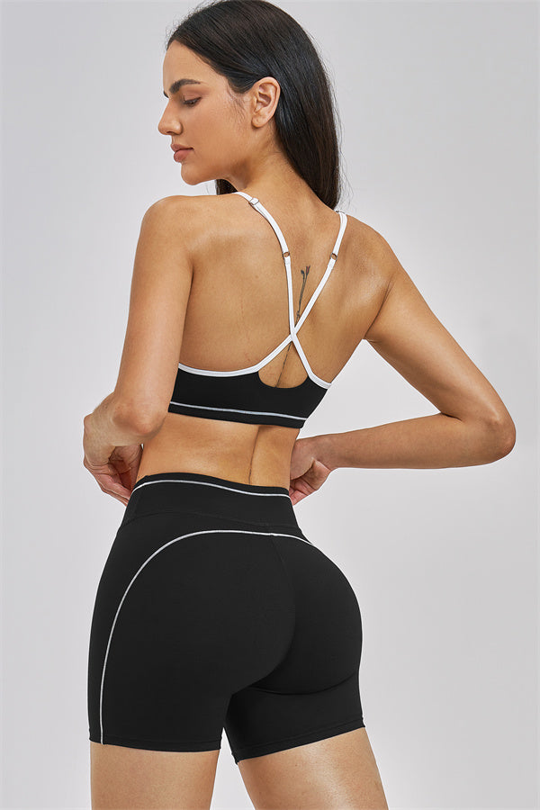 Conjunto Unbound de 2 piezas: sujetador deportivo y shorts