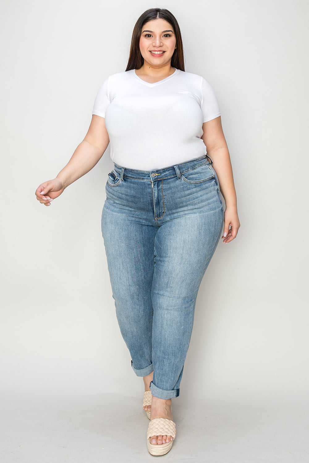Judy Blue Jeans slim de tiro bajo con dobladillo vuelto, en tallas completas