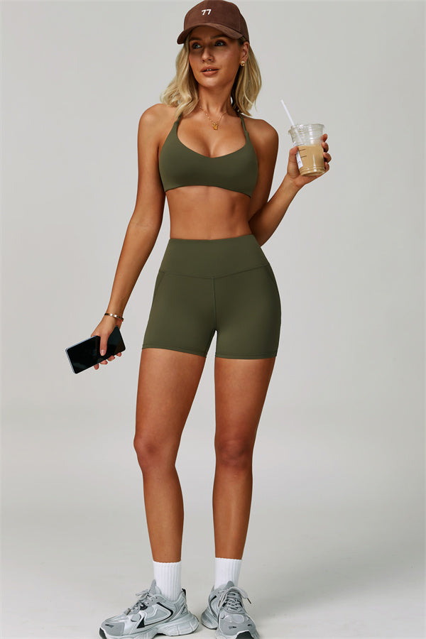 Gedurfde 2-delige sportset: bh met racerback en shorts