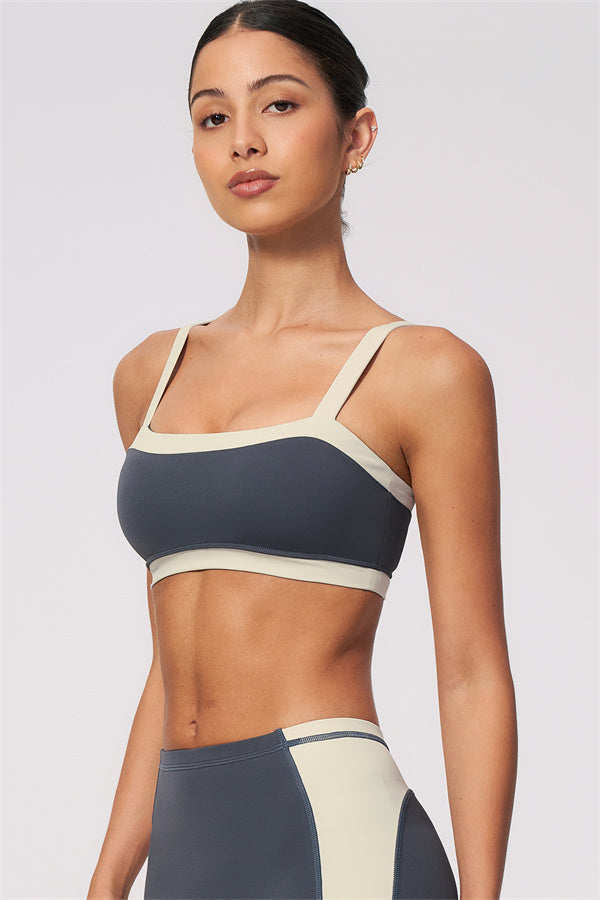 Conjunto de 2 piezas de sujetador deportivo y shorts color arenisca