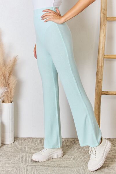 Pantalones acampanados de punto ultrasuave y talle alto RISEN, disponibles en todas las tallas