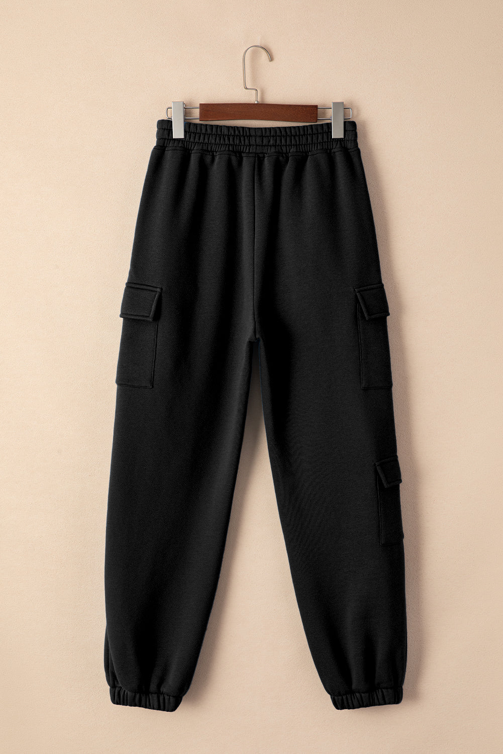 Pantalones deportivos con bolsillos y cintura elástica