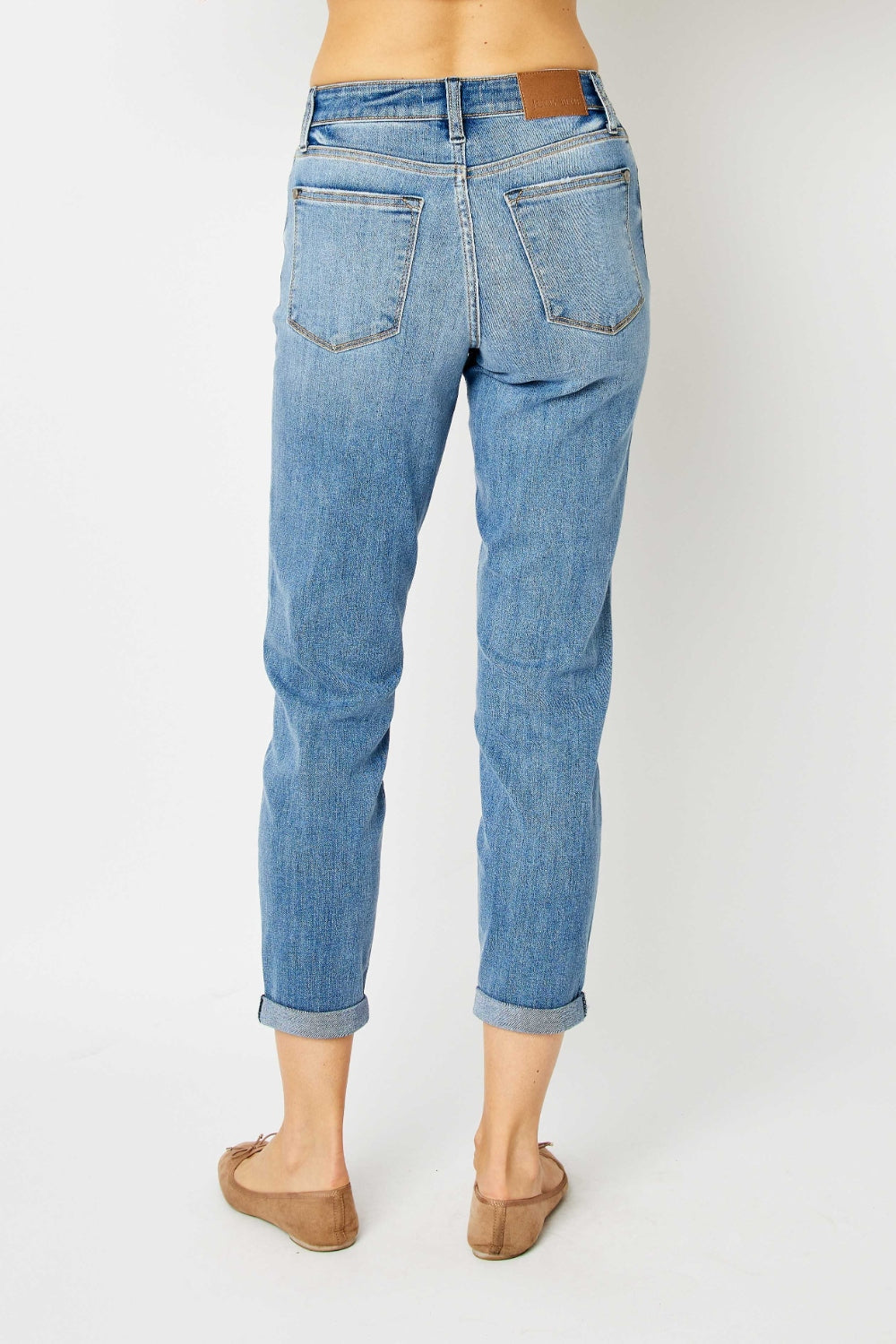 Judy Blue Jeans slim de tiro bajo con dobladillo vuelto, en tallas completas