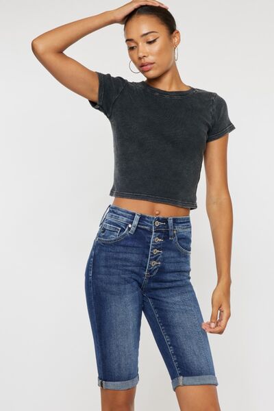 Shorts de mezclilla Kancan de talla grande, con efecto bigotes de gato y cierre de botones