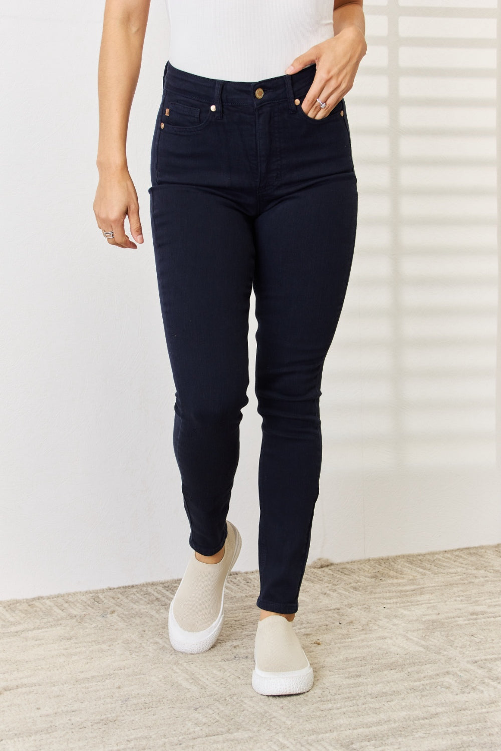 Jeans skinny Judy Blue de todas las tallas, teñidos en prenda, con control de abdomen