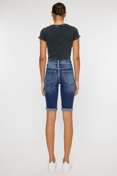 Shorts de mezclilla Kancan de talla grande, con efecto bigotes de gato y cierre de botones