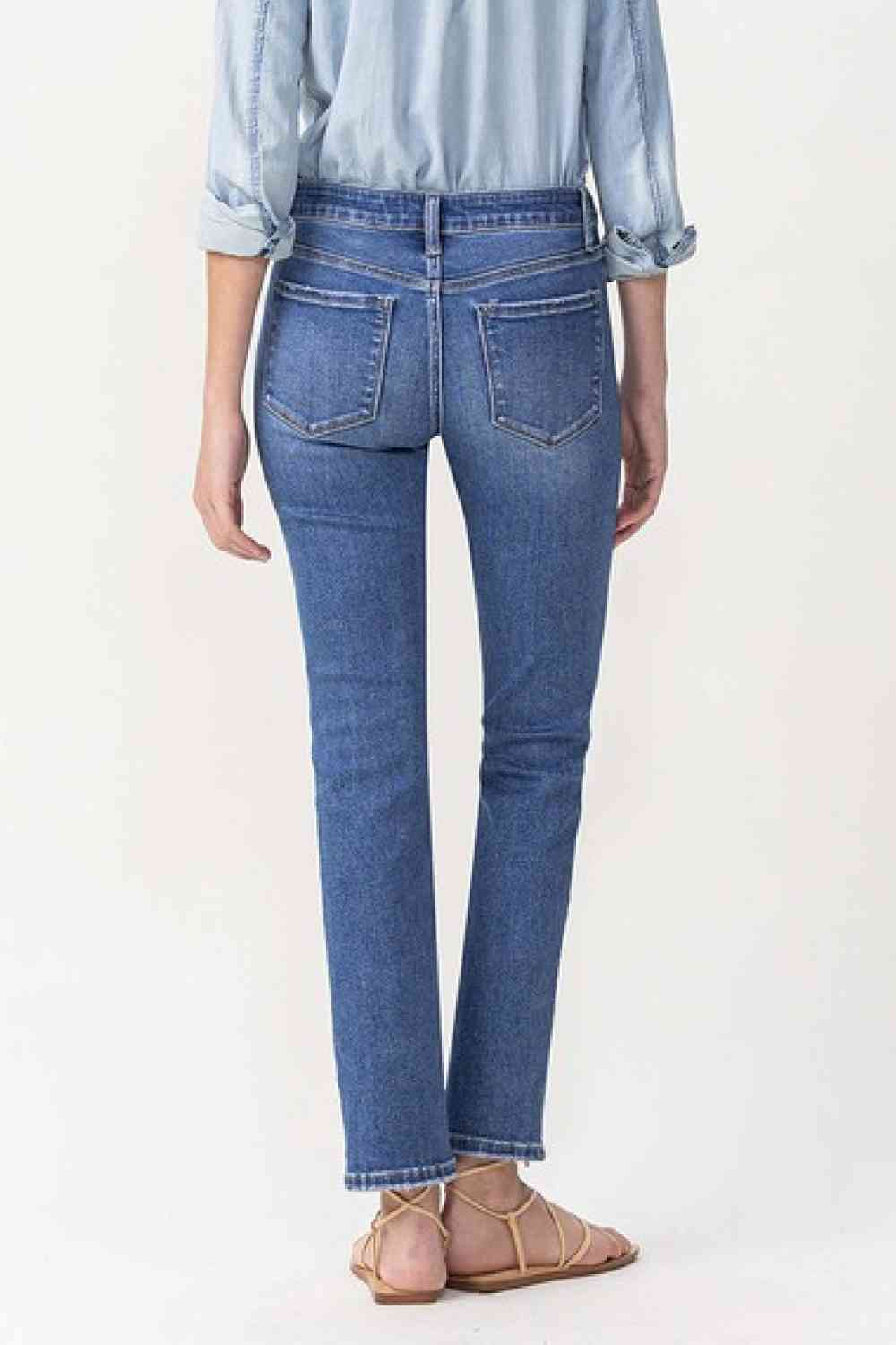 Jeans rectos ajustados al tobillo de tiro medio Maggie, de talla grande, de Lovervet