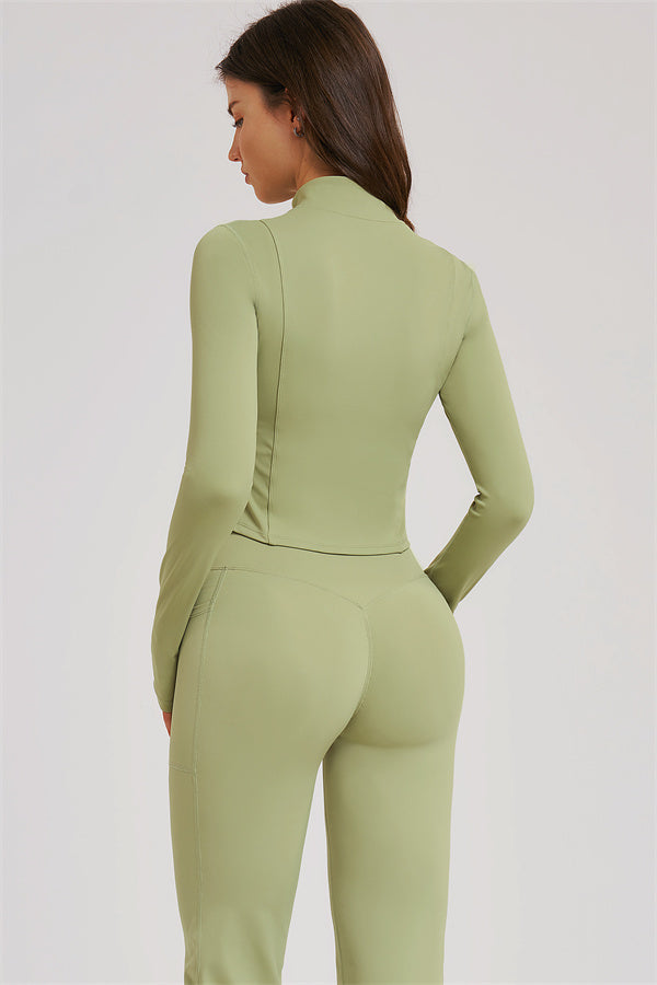 Conjunto de 3 piezas Sizzle: chaqueta con cremallera, sujetador deportivo y leggings acampanados