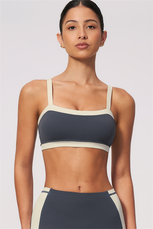Conjunto de 2 piezas de sujetador deportivo y shorts color arenisca