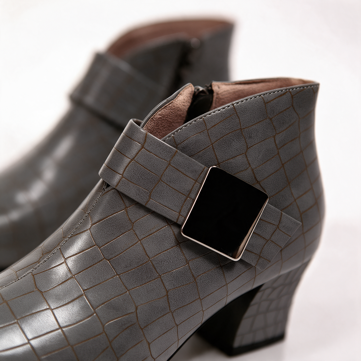 Botines Florence con tacón de bloque y textura de cocodrilo