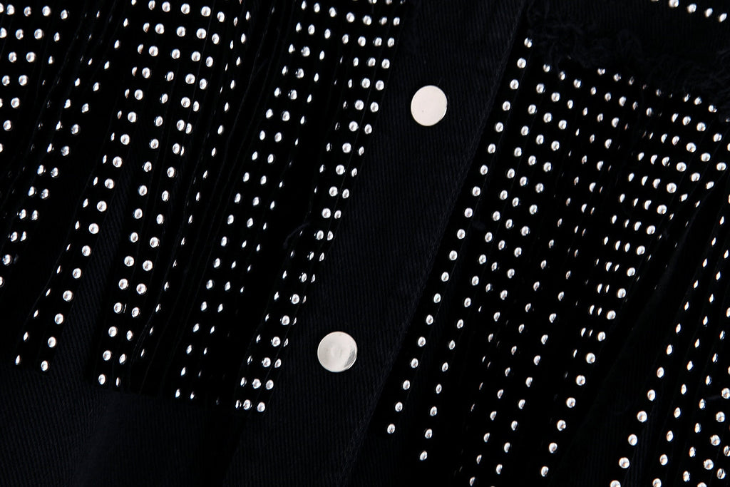 Chaqueta vaquera con borlas y abalorios
