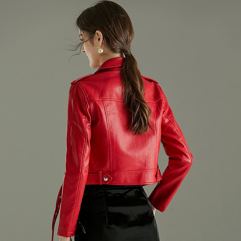Chaqueta de cuero suave con remaches