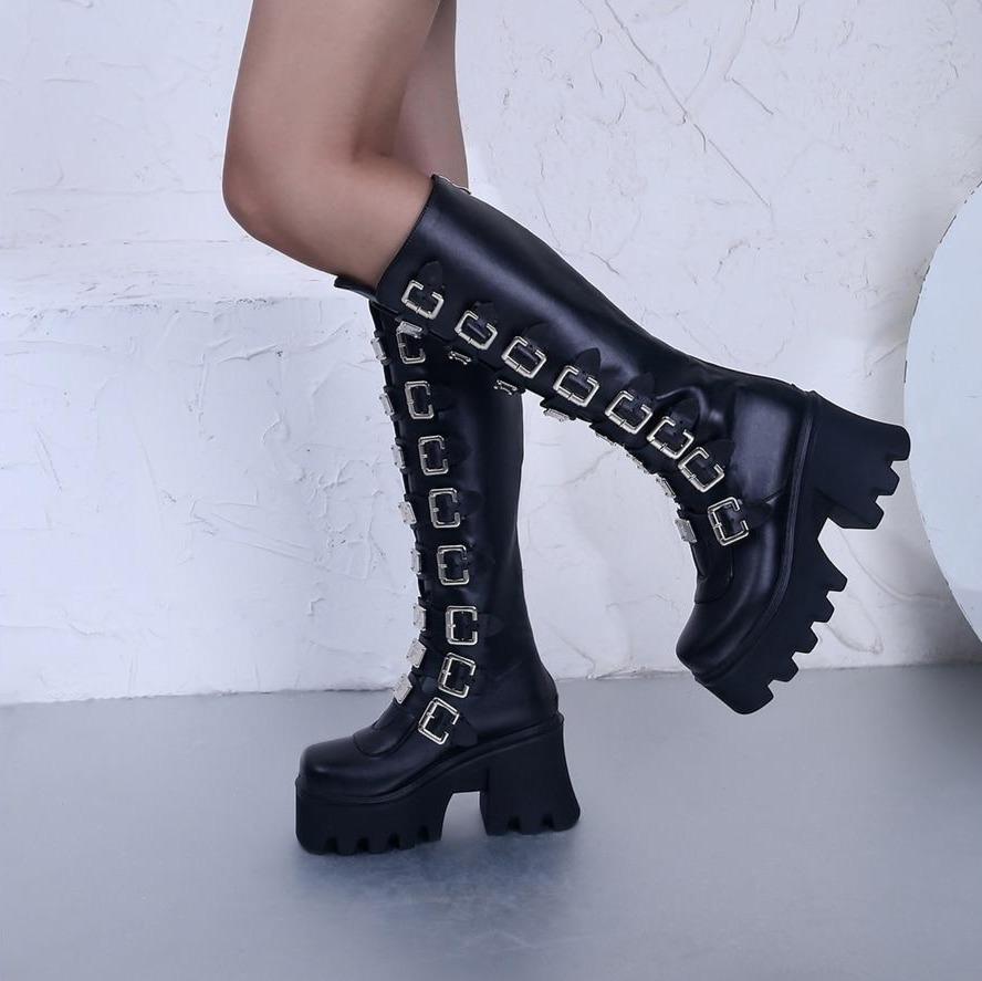 Botas largas metálicas