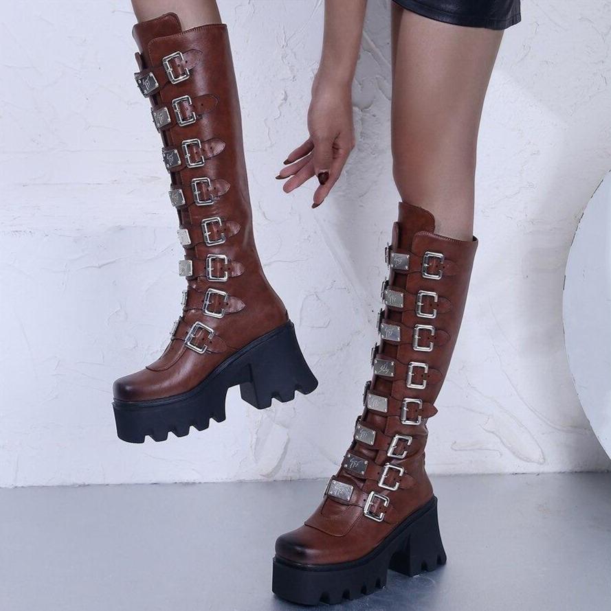 Botas largas metálicas