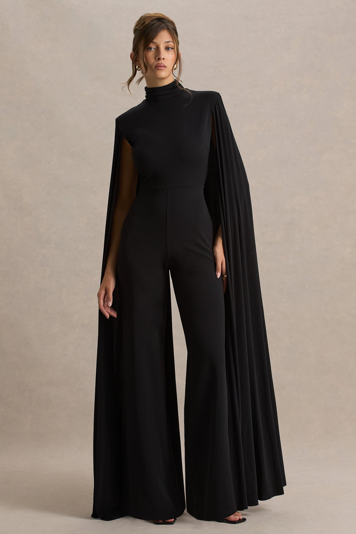 Dulcet | Mono negro de cuello alto y mangas tipo capa
