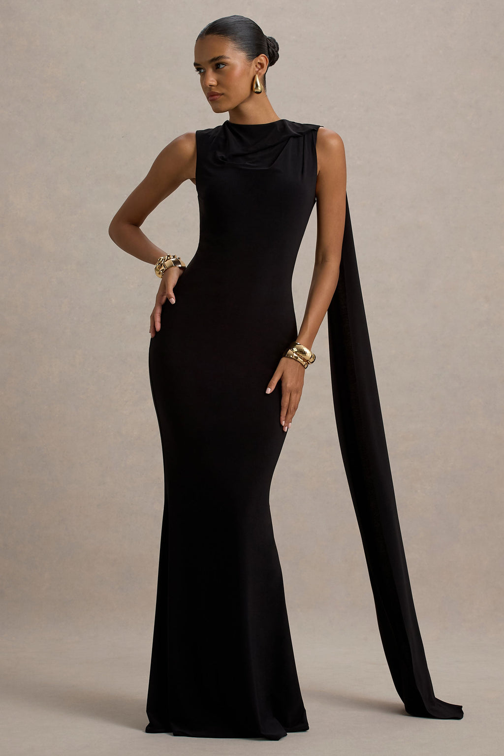 Mia | Vestido largo negro con escote barco y detalle de cinta
