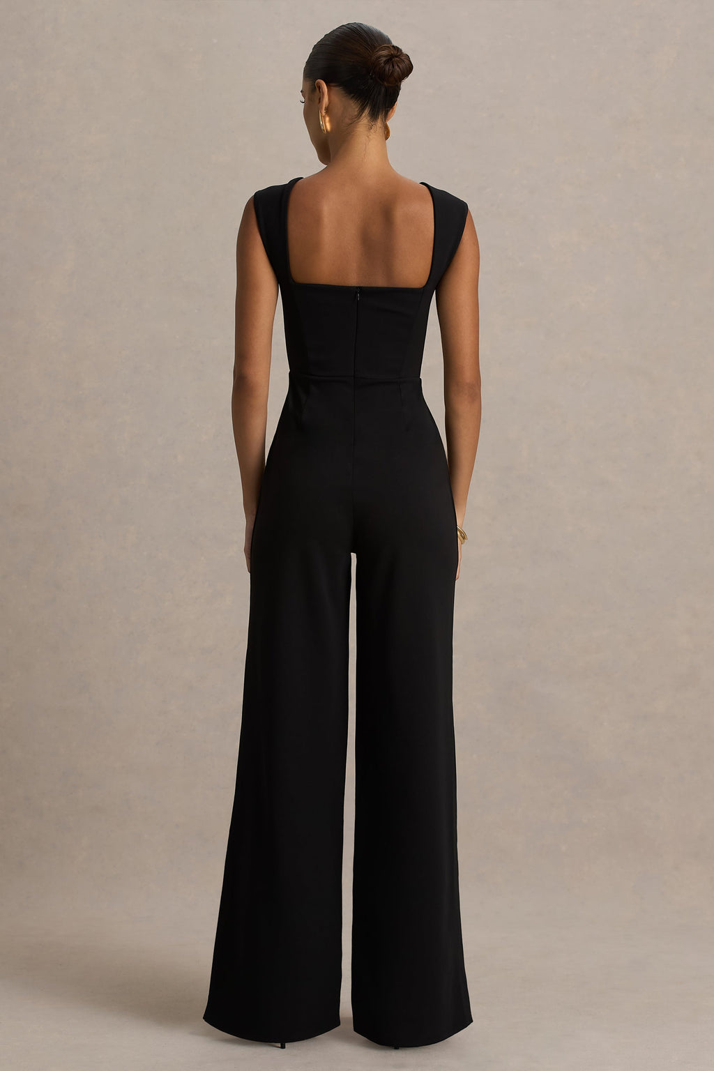 Everlee | Mono negro con escote corazón