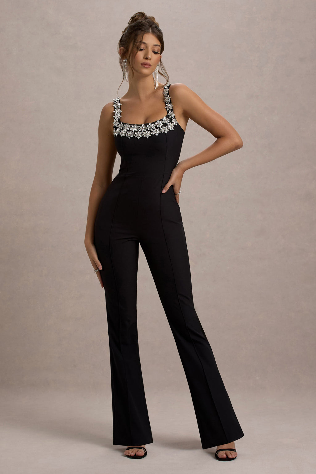Amadi | Mono negro de tirantes con detalles brillantes y pierna acampanada.