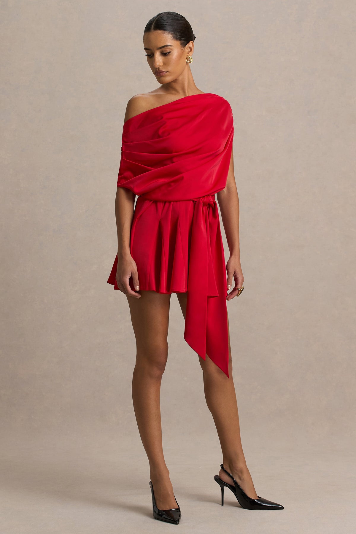 Clydie | Vestido corto con escote asimétrico y drapeado en rojo
