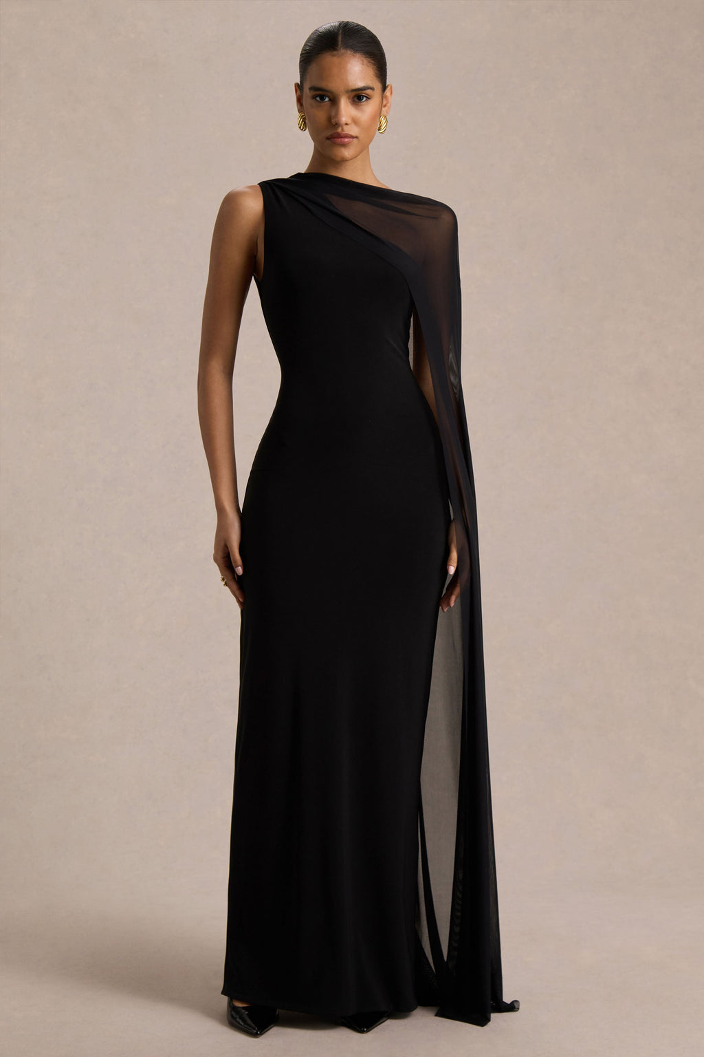 Mirelle | Vestido largo negro de punto con cuello barco, capa de malla y abertura trasera