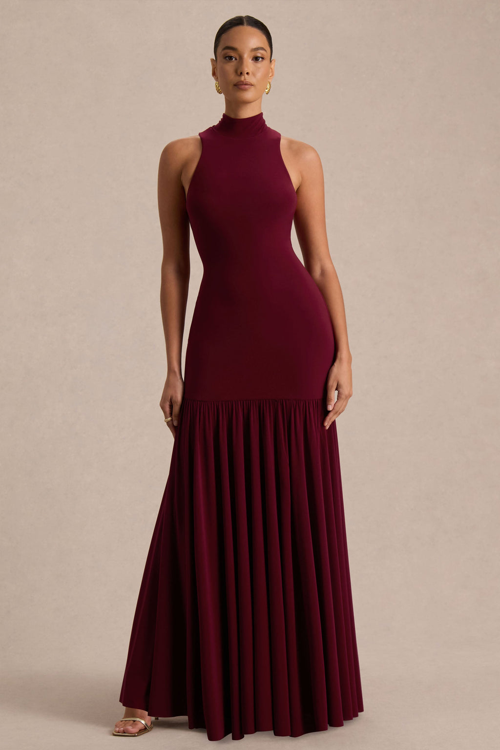 Tasmin | Vestido largo color burdeos con cuello alto y cintura caída