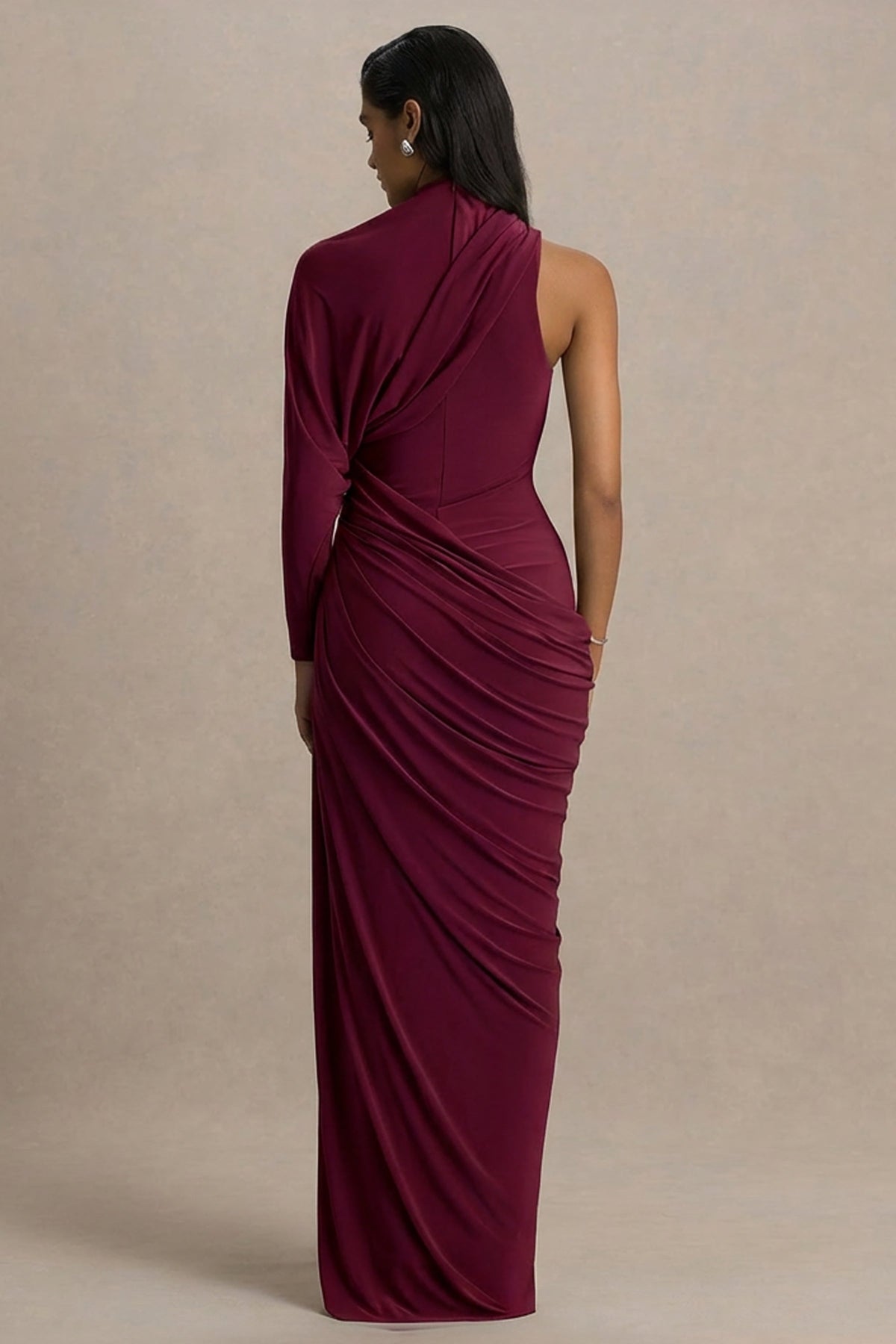Aphra | Vestido largo burdeos con cuello alto y mangas tipo capa