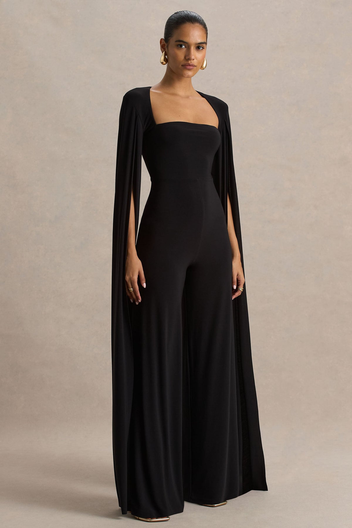 Zara | Mono negro con escote cuadrado y mangas tipo capa