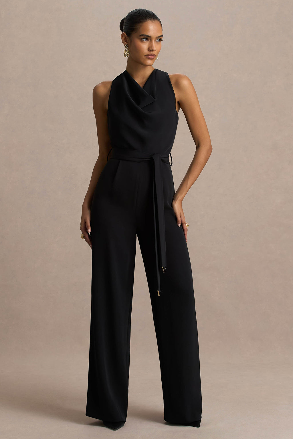 Corina | Mono negro con cuello halter y detalle de lazo