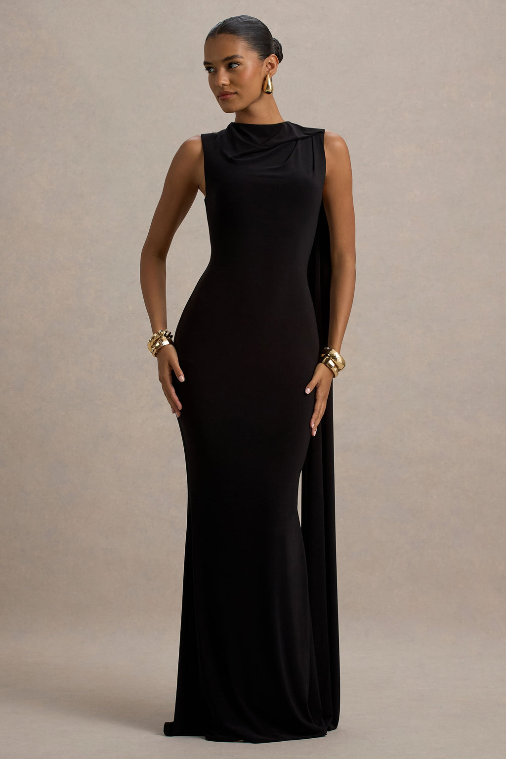 Mia | Vestido largo negro con escote barco y detalle de cinta