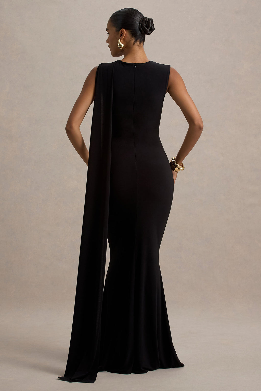 Mia | Vestido largo negro con escote barco y detalle de cinta
