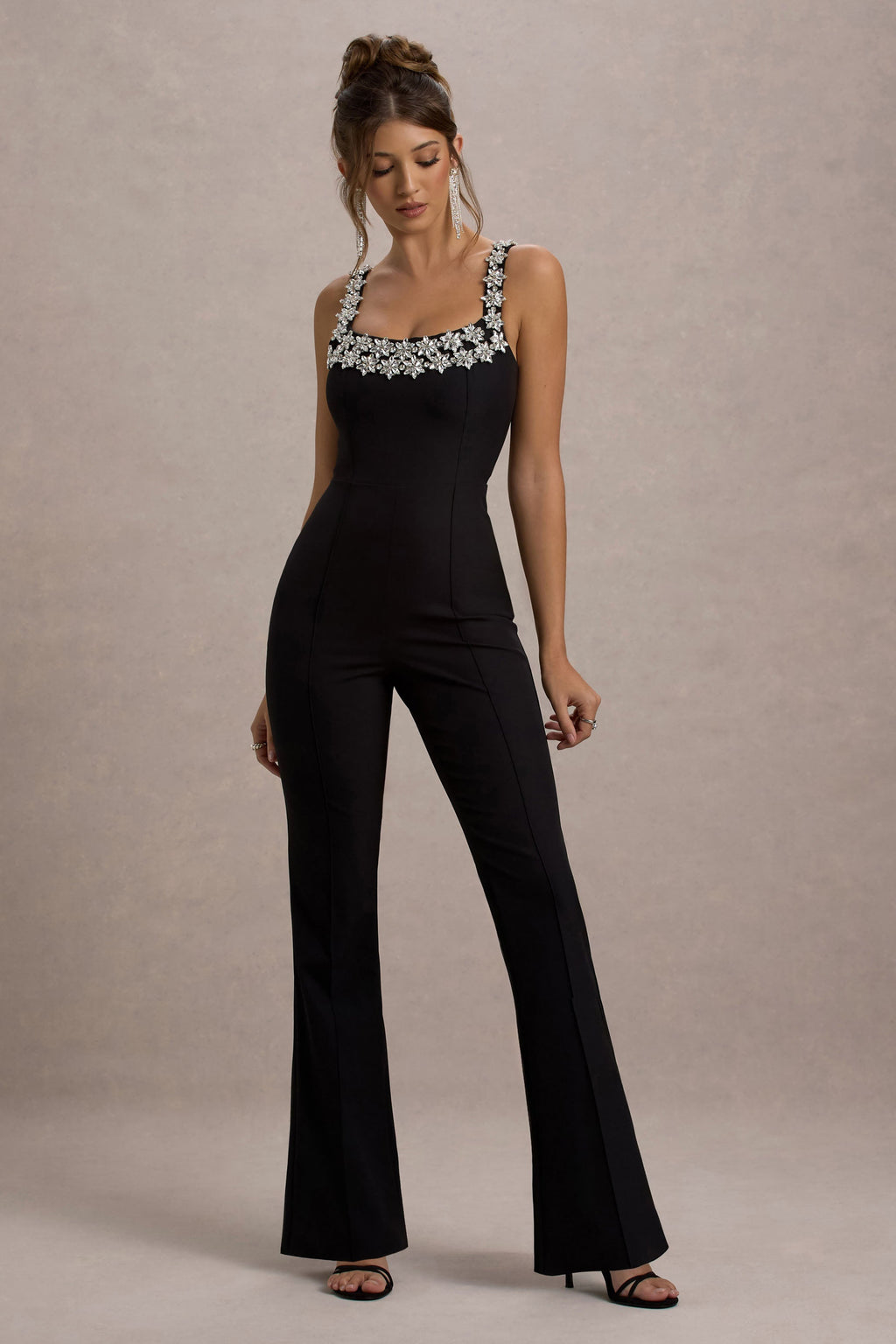 Amadi | Mono negro de tirantes con detalles brillantes y pierna acampanada.