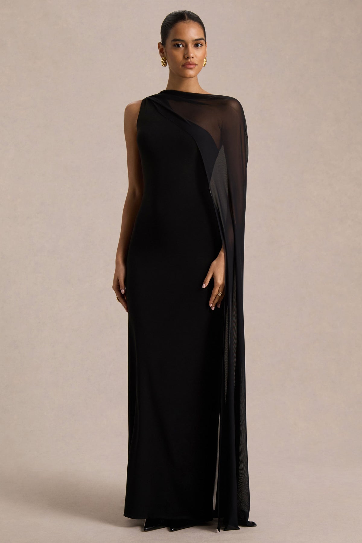 Mirelle | Vestido largo negro de punto con cuello barco, capa de malla y abertura trasera