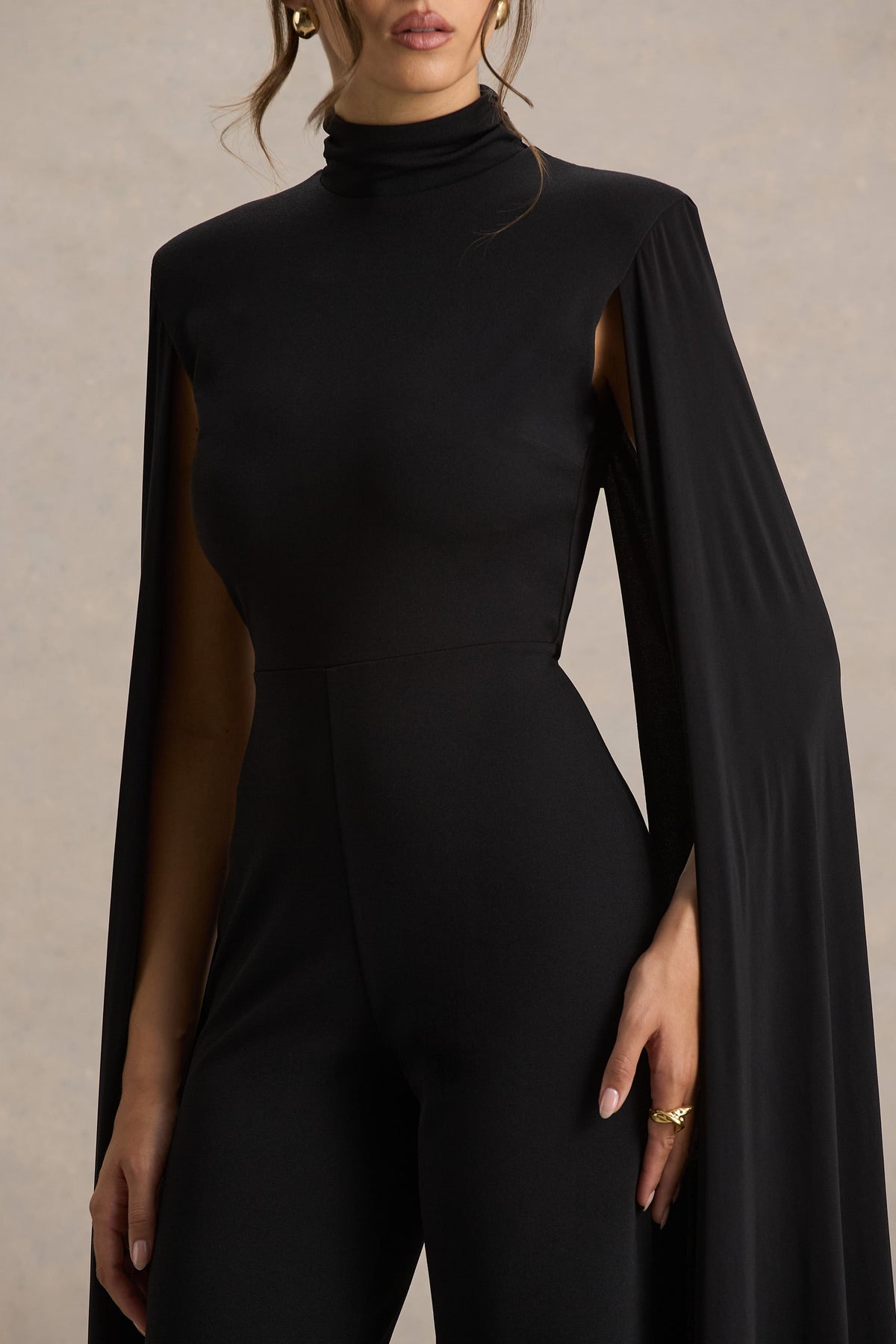 Dulcet | Mono negro de cuello alto y mangas tipo capa