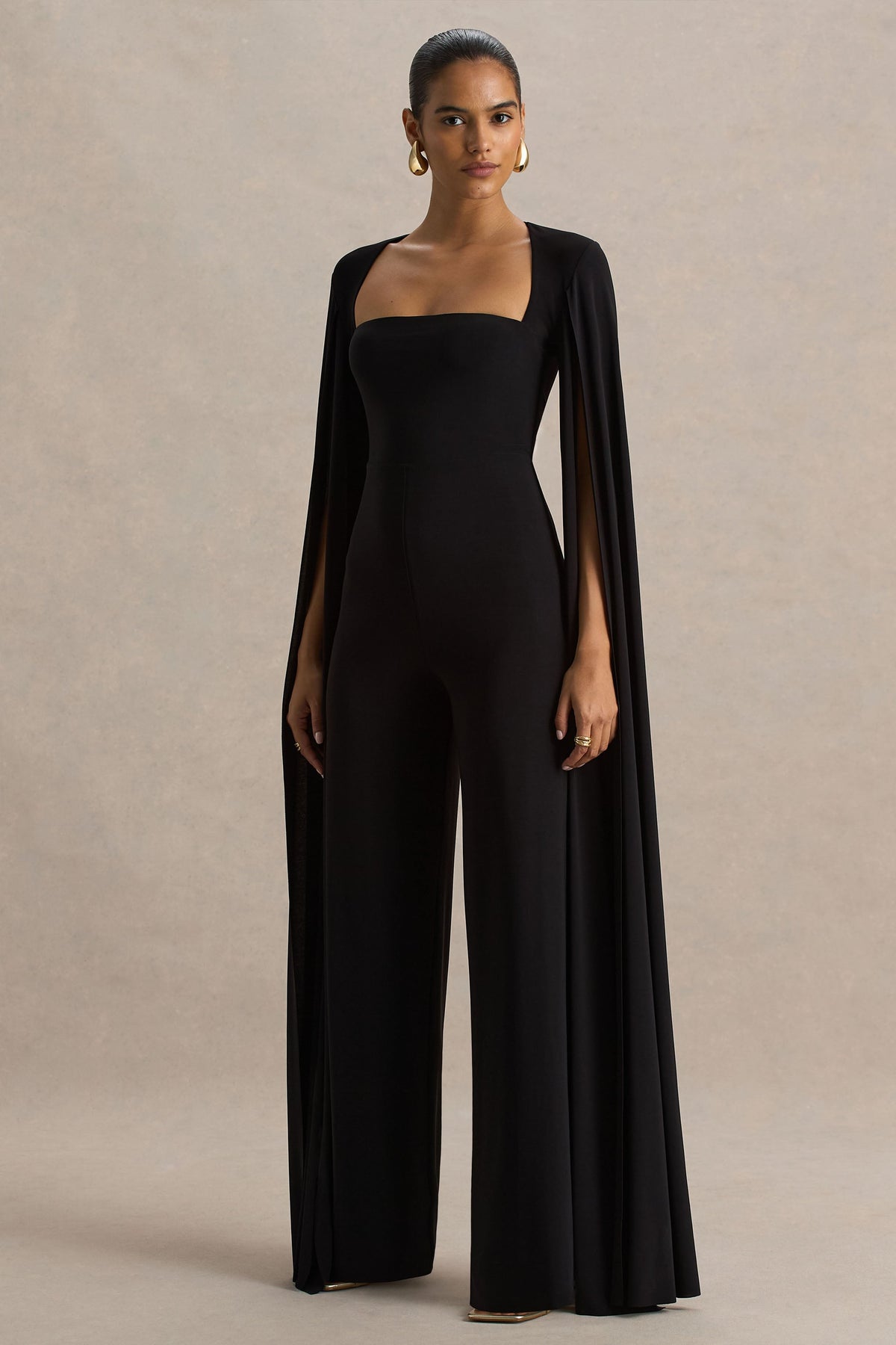 Zara | Mono negro con escote cuadrado y mangas tipo capa