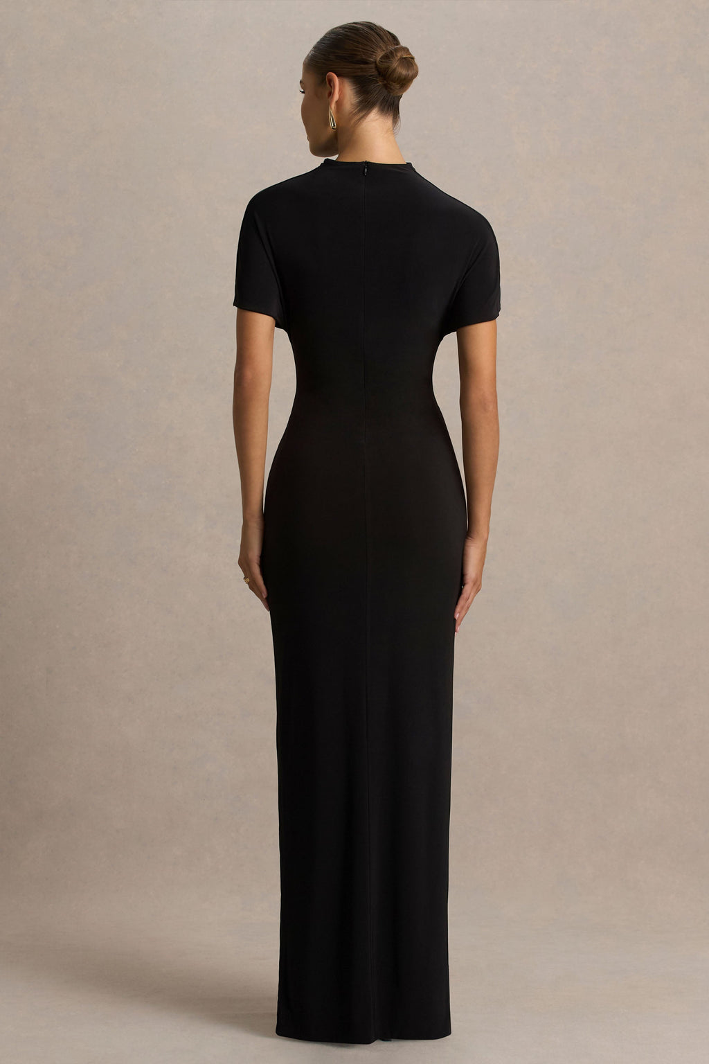 Arlena | Vestido largo negro con escote alto y detalle envolvente
