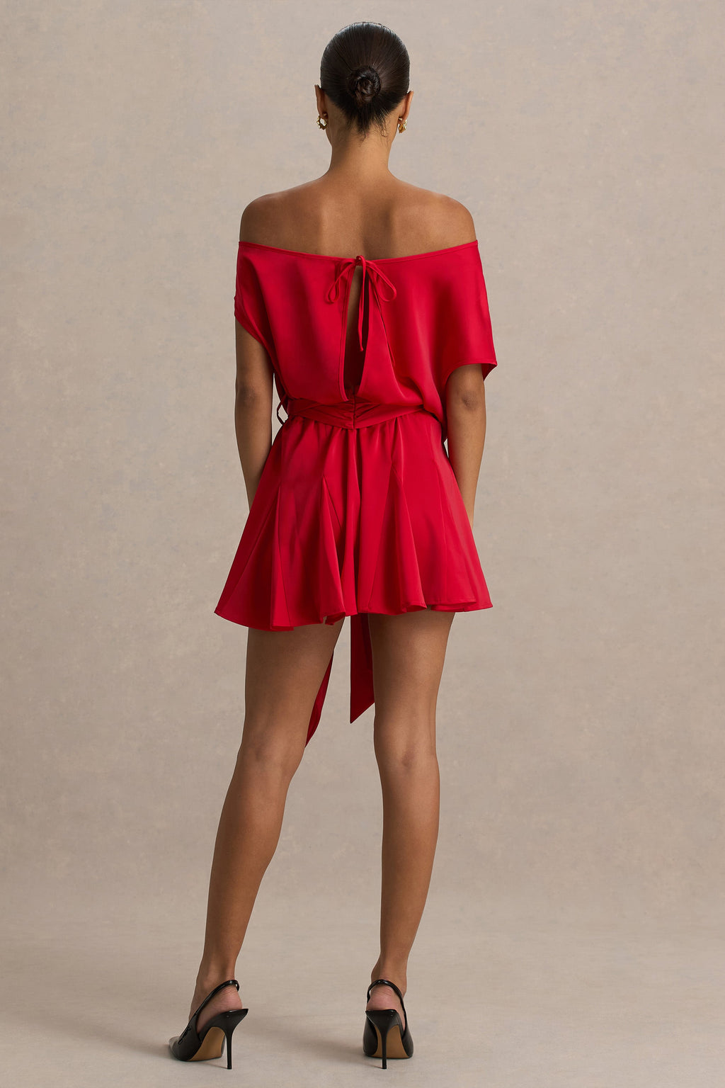 Clydie | Vestido corto con escote asimétrico y drapeado en rojo