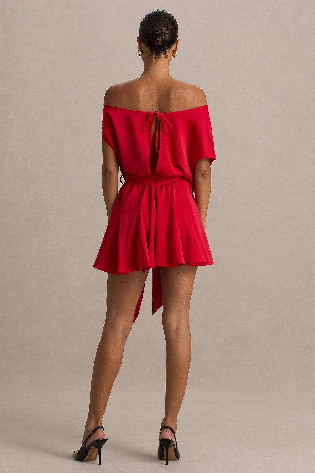 Clydie | Vestido corto con escote asimétrico y drapeado en rojo