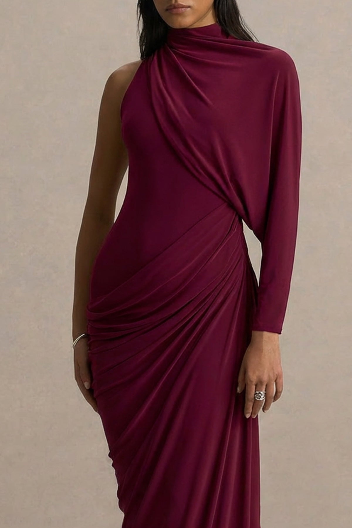Aphra | Vestido largo burdeos con cuello alto y mangas tipo capa