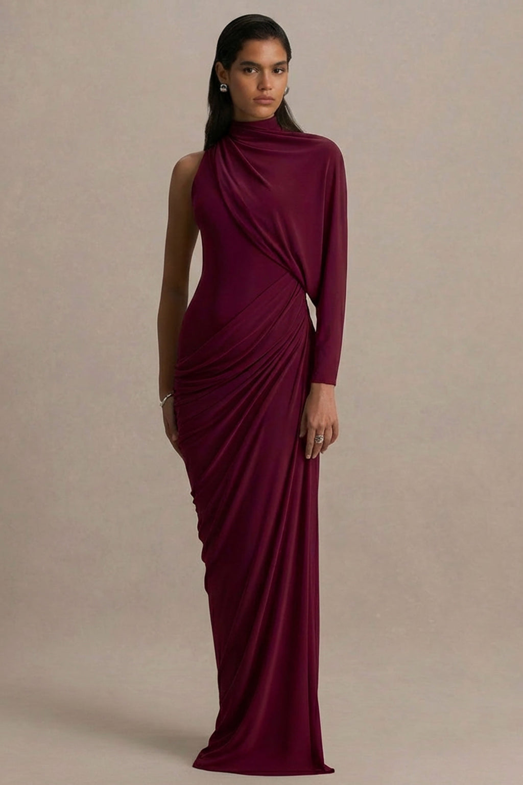 Aphra | Vestido largo burdeos con cuello alto y mangas tipo capa