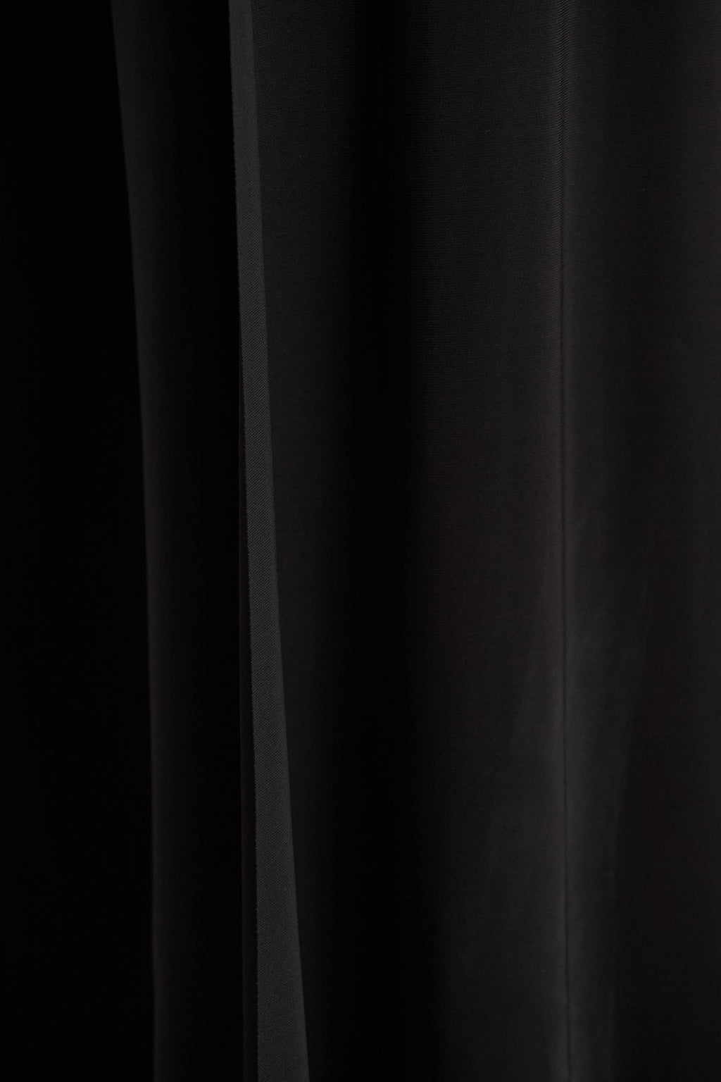 Zara | Mono negro con escote cuadrado y mangas tipo capa