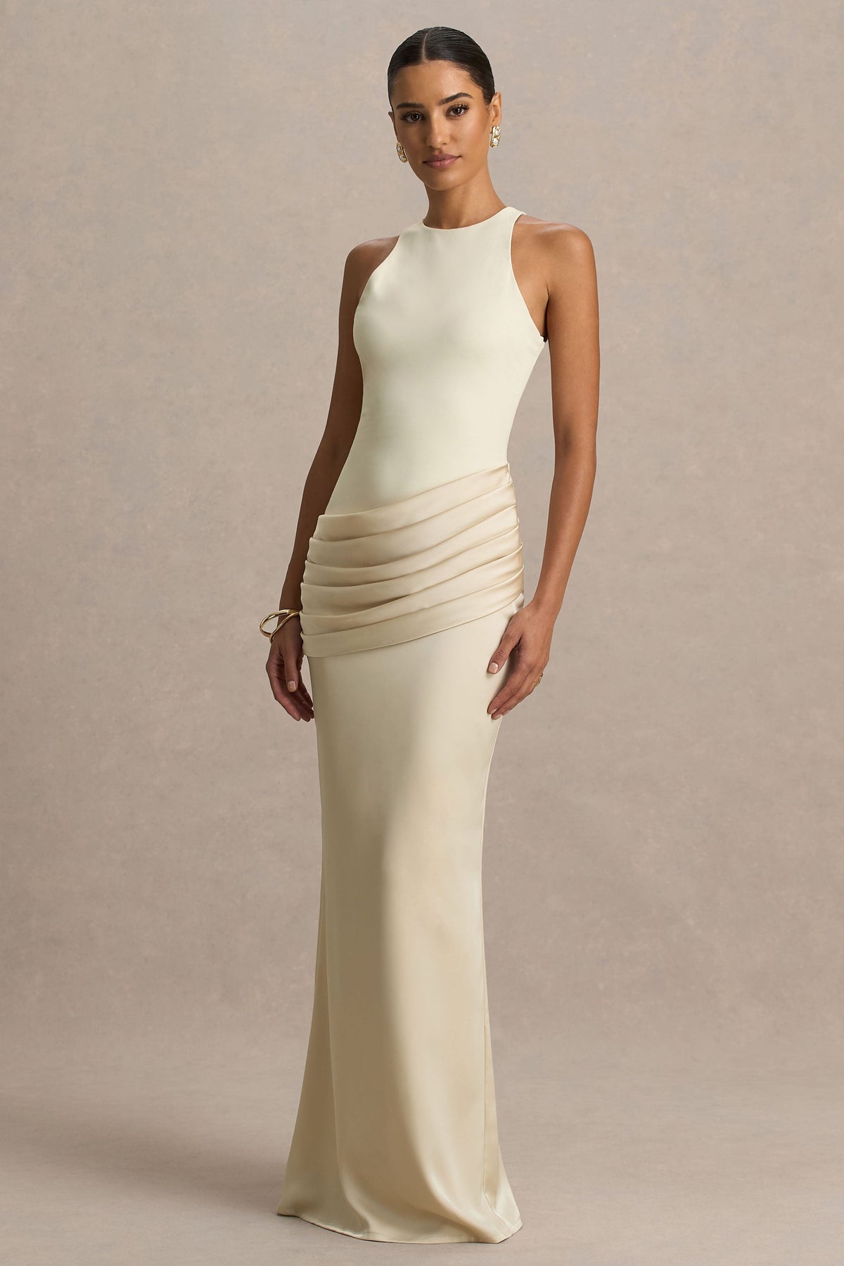 Akari | Vestido largo color crema de cuello redondo con falda de satén