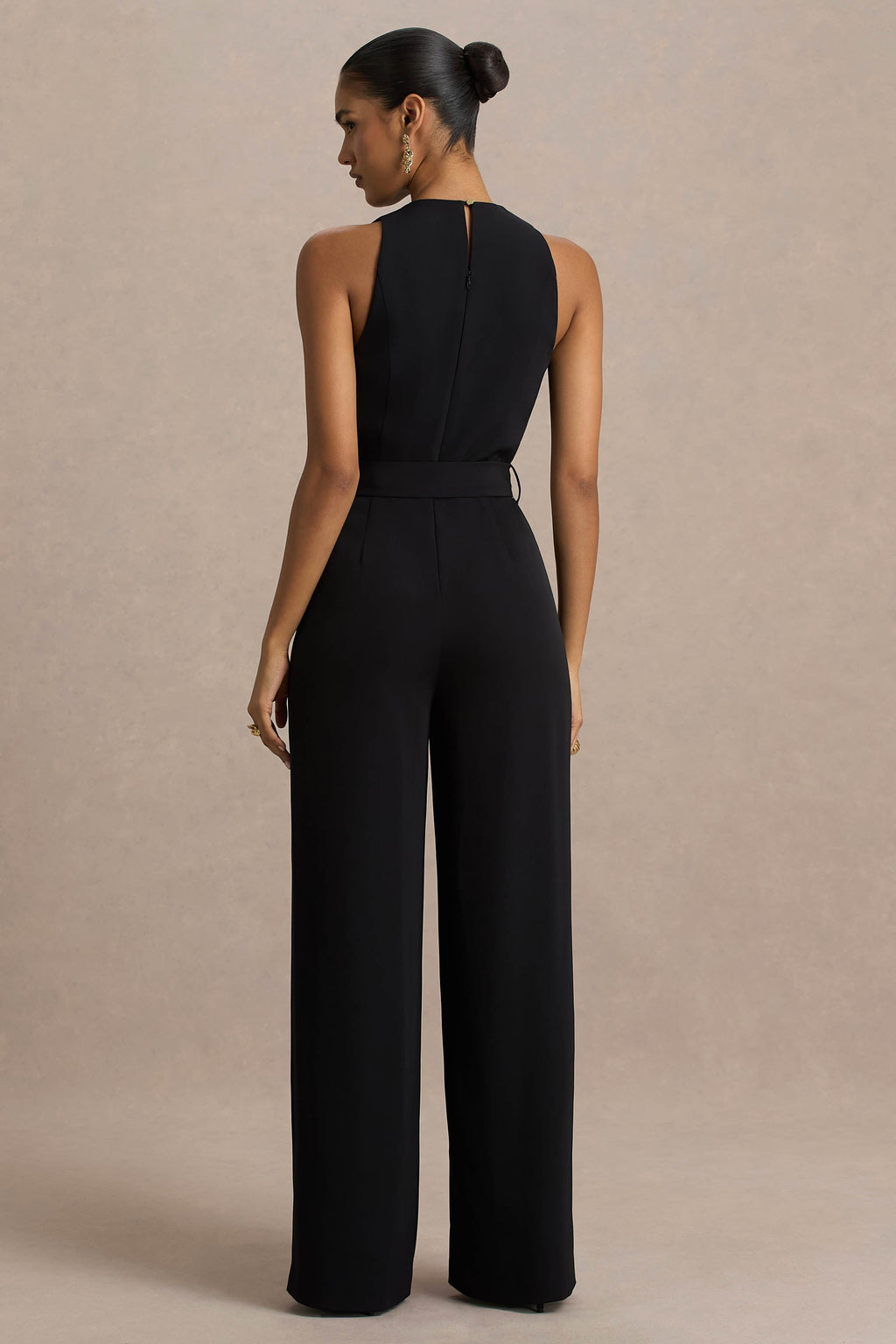 Corina | Mono negro con cuello halter y detalle de lazo