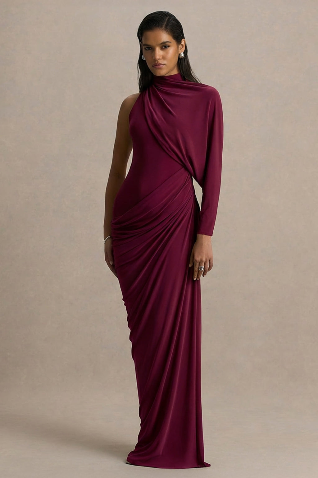 Aphra | Vestido largo burdeos con cuello alto y mangas tipo capa