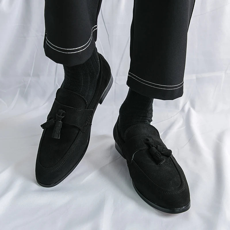 Mocasín Ettore de ante con borlas